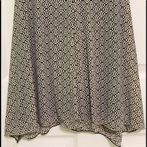 Max Studio V Neck Twist-Front Dress Geometric Print Black Cream Overlay - Picture 6 of 15